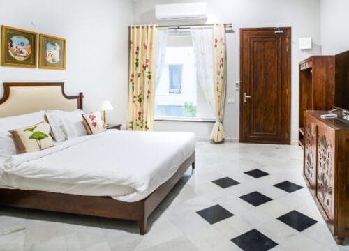 Deluxe Pool View Room