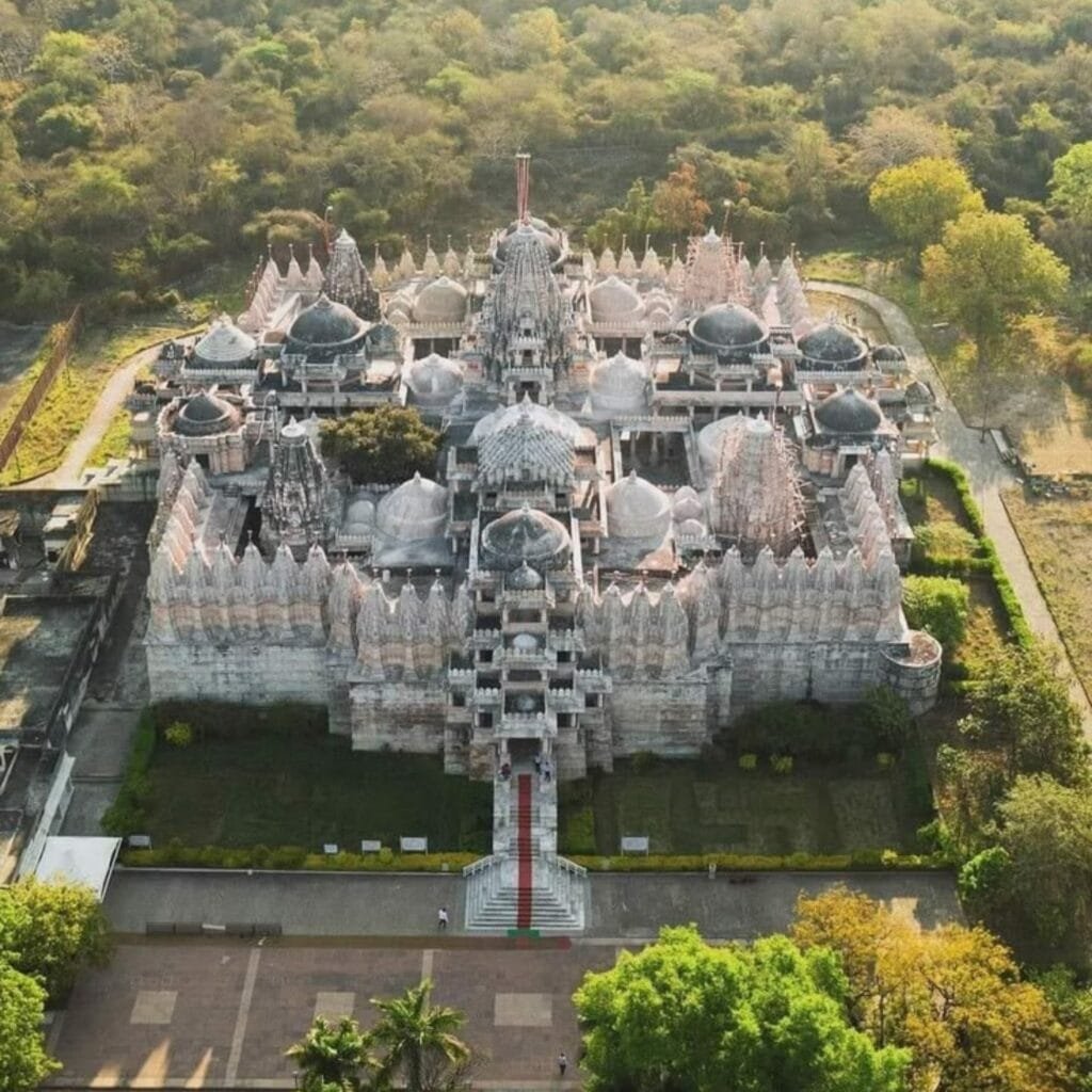Ranakpur Jain Temples — 96 km from Chez Lavania